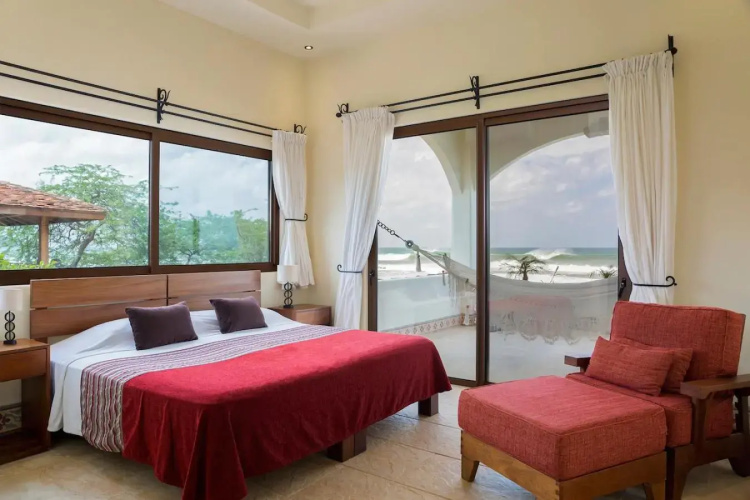 Fort Walker (Beachfront House+Studio)