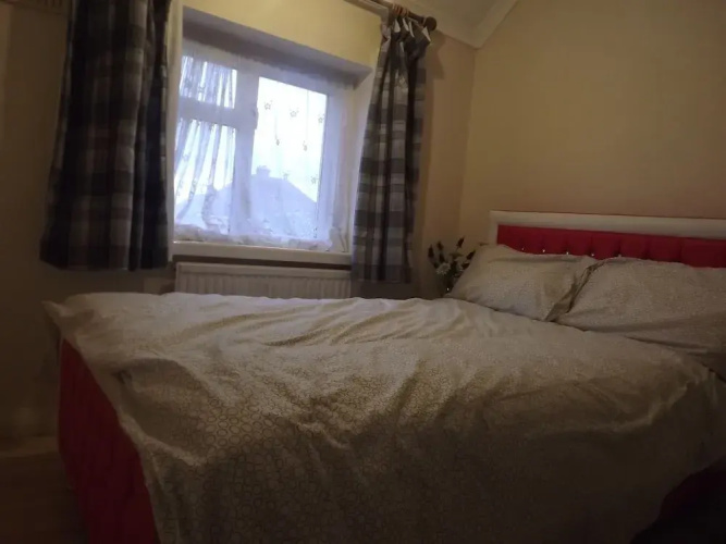 2 Bedrooms House