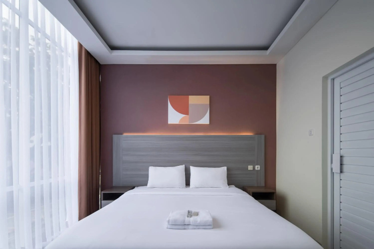 Cove West Inn
