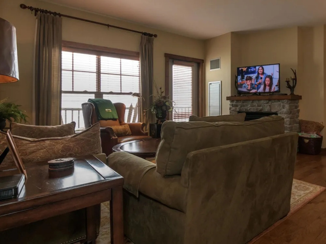 2 Br: Soaring Eagle 202