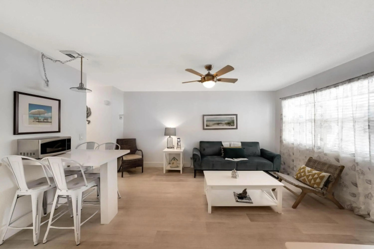 21 apartment 1 block from the beach unit 1