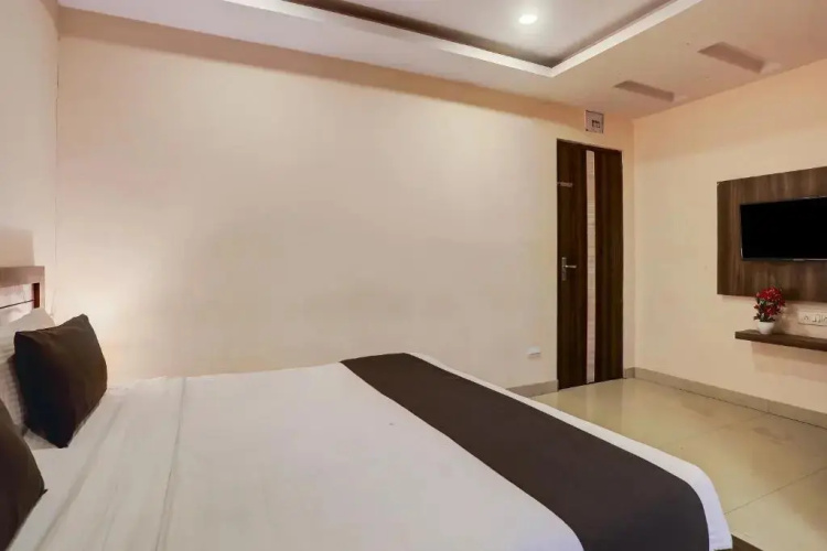 Hotel Raj Comfort Inn
