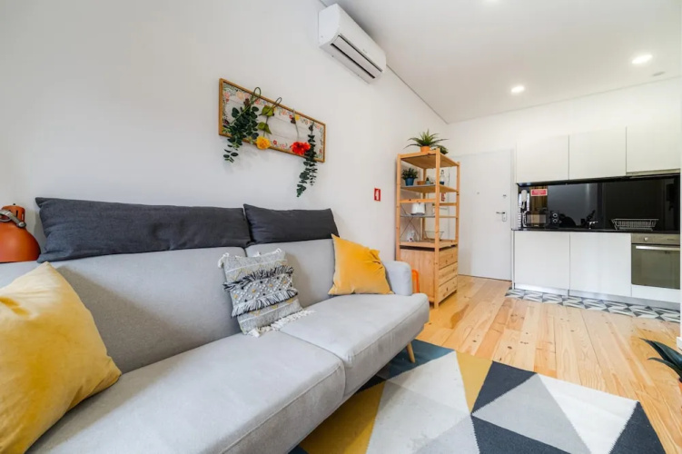 Nomad s Netto Subway - Sunny Balcony