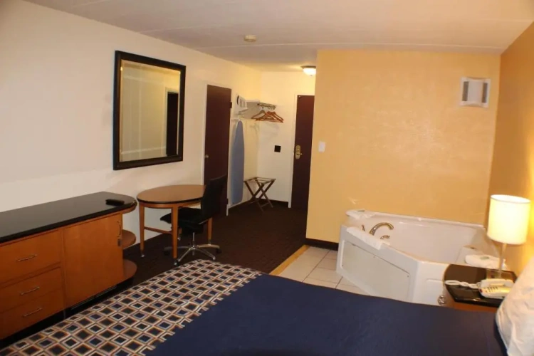 Standard Sextuple room with balcony