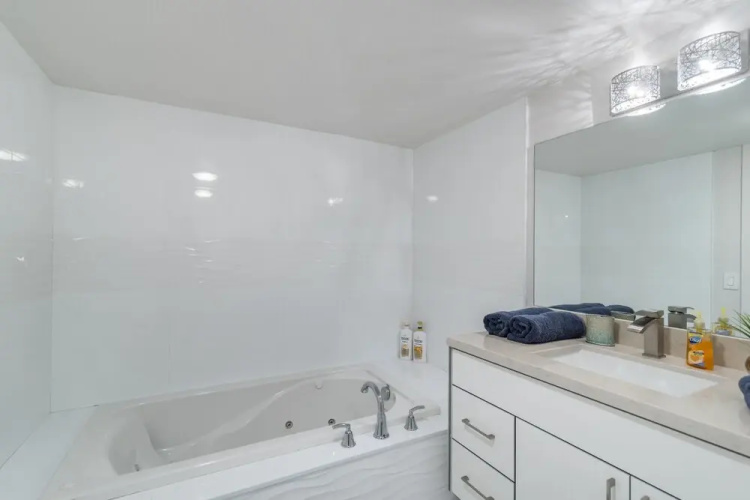 Stunning Balcony Views 3 Bedroom