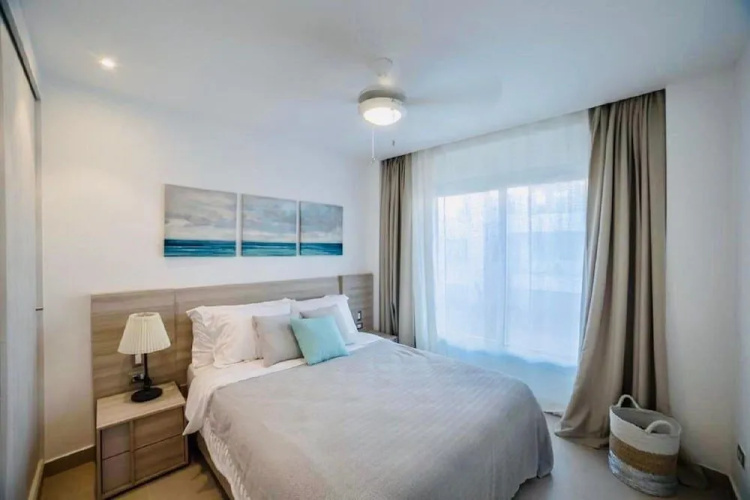 Luxurious Pent House Steps From The Beach. C4