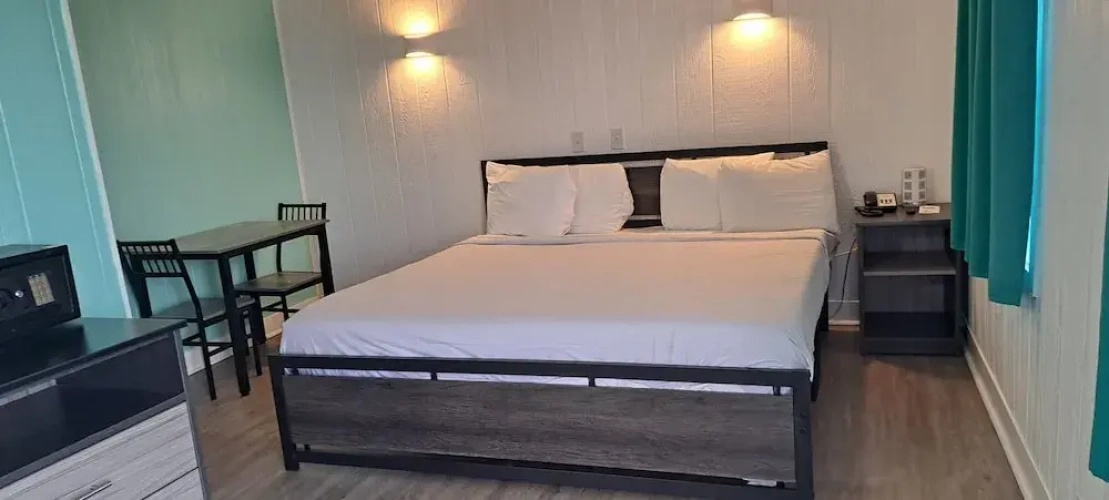 Standard Double room with partial ocean view