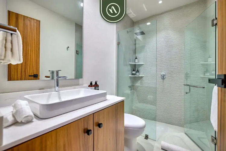 New 1 BR Condo With Amazing Rooftop Pool - Jacuzzi