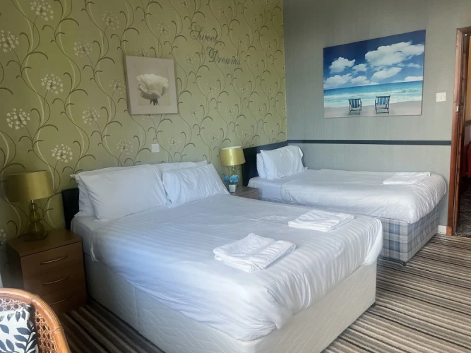 Standard Triple room