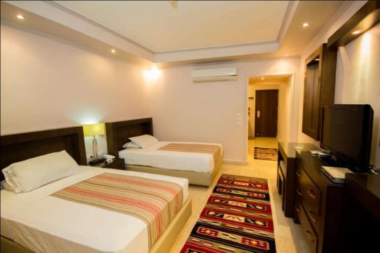 Standard Triple room