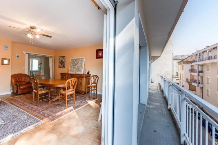 85 m2, calme , parking, centre ville