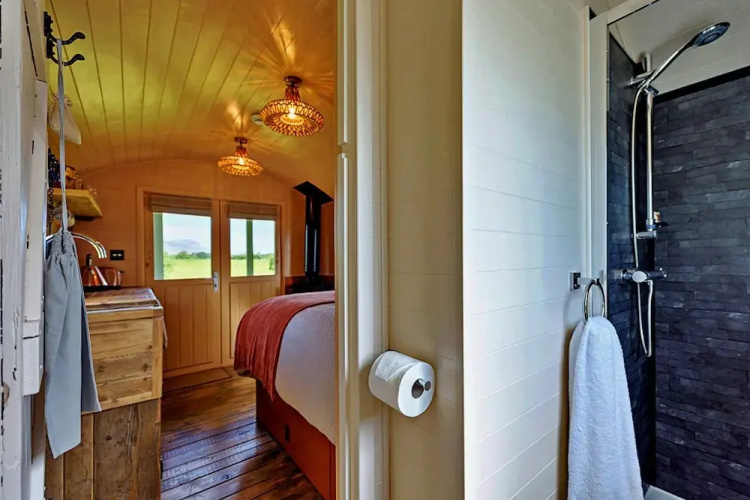 Shepherds Hut in Llyn With Snowdonia Views