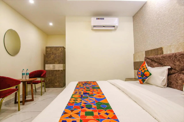 Fabhotel Meridian Inn
