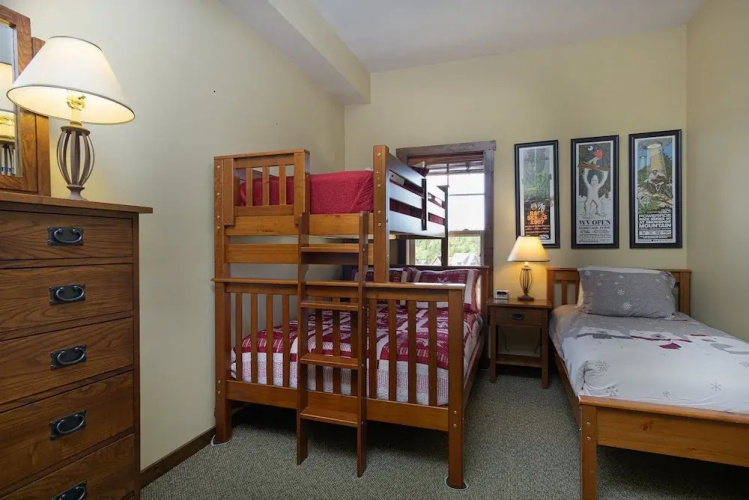 Soaring Eagle #406: 2 Bedrooms, 2 Full Baths: Slope Side, Hot Tubs. Underground Parking