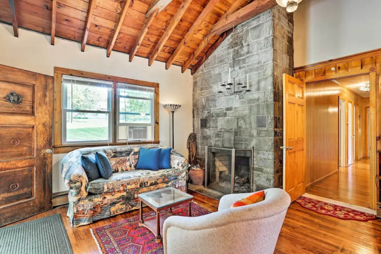 Wawayanda House on 62 Acres - Multiple Fireplaces!