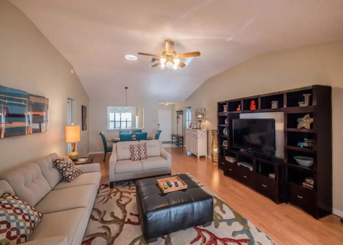 Augustine Drive 1820 by White Pelican VR