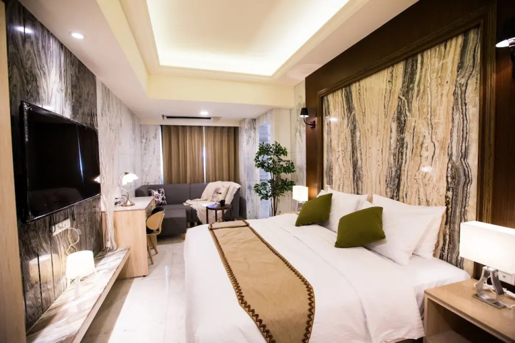 Taichung Business