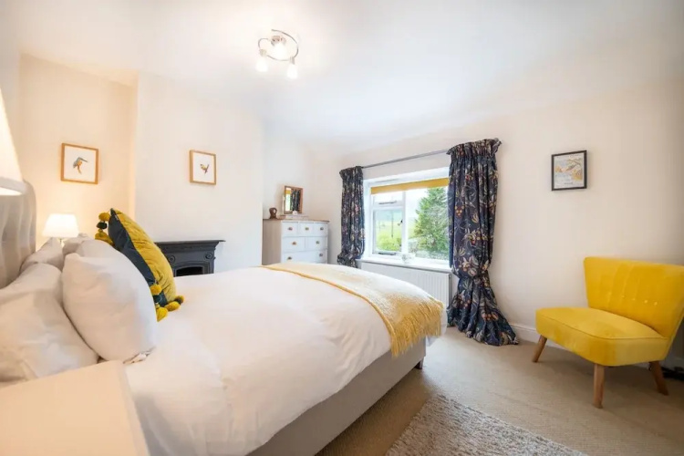 Host Stay Chimney Pots Cottage
