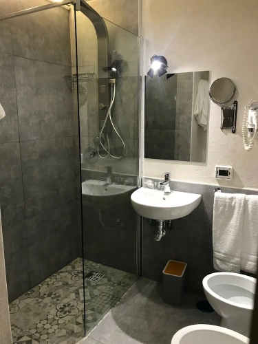 1 Bedroom Standard Quadruple Family room