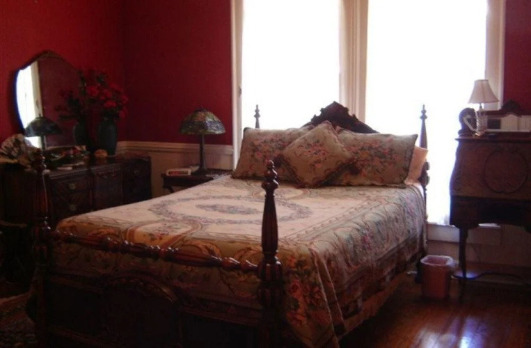 Rose House Inn