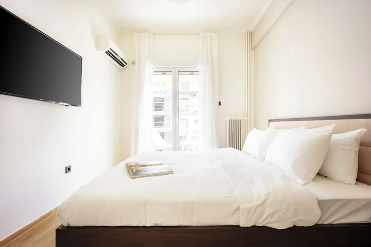 2 Bedrooms Apartment with city view