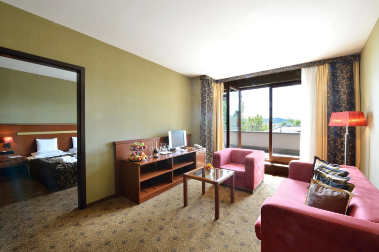 Hotel Golden Lake Resort