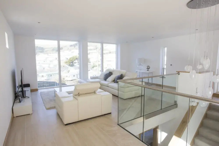4 bed beach house with hot tub