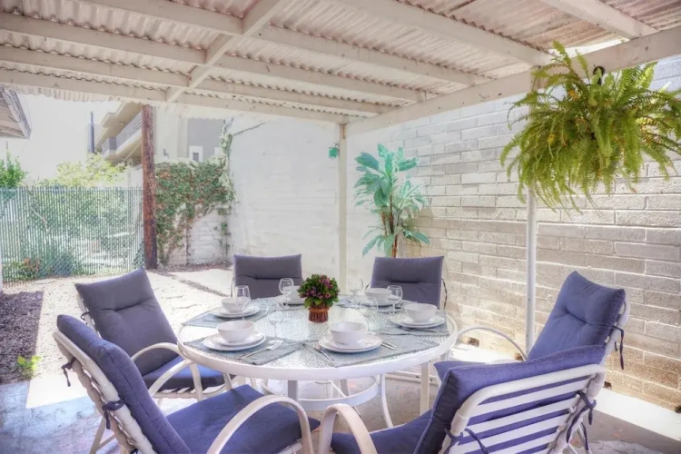 3 Bedrooms Apartment