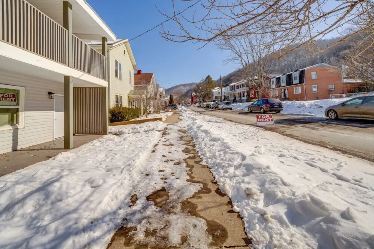 Explore the Hinton Historic District! Luxe Studio