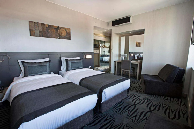 Akoni Hotel