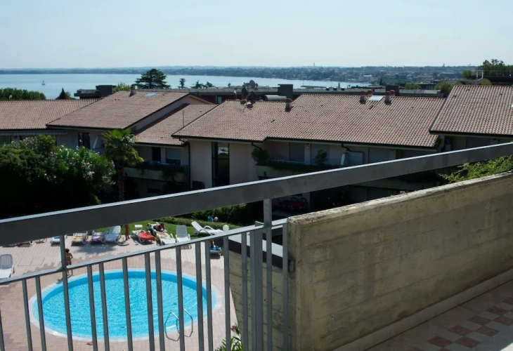 1 Bedroom Apartment with lake view