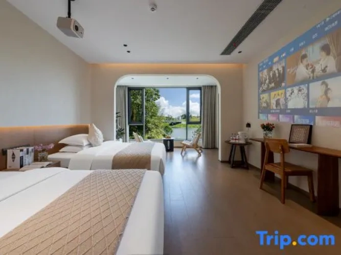 Standard Twin room with river view