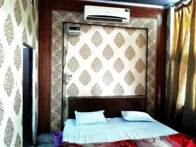 Abhiraj Guest House