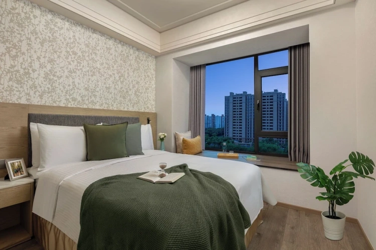 1 Bedroom Comfort Suite with balcony and with city view
