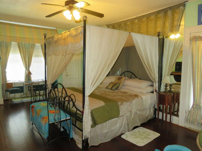 Avenue O Bed & Breakfast