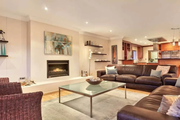 4 Bedrooms Cottage