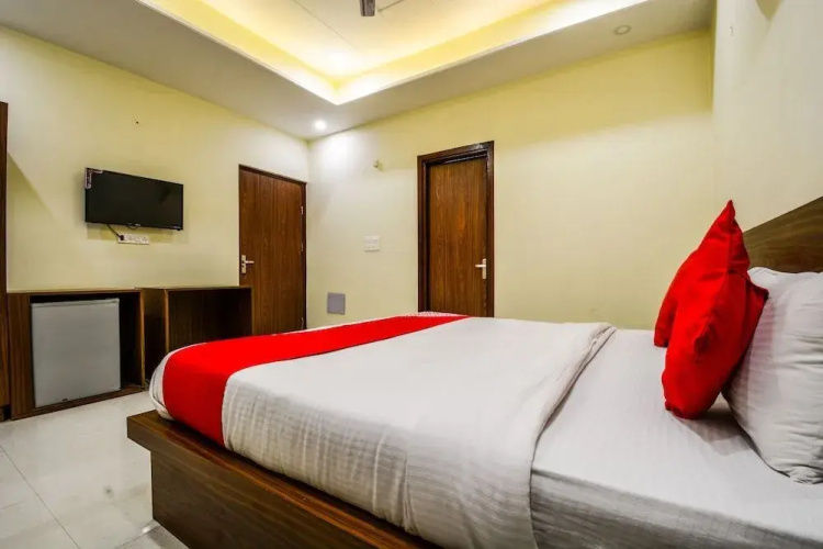 Mark Inn by OYO Rooms