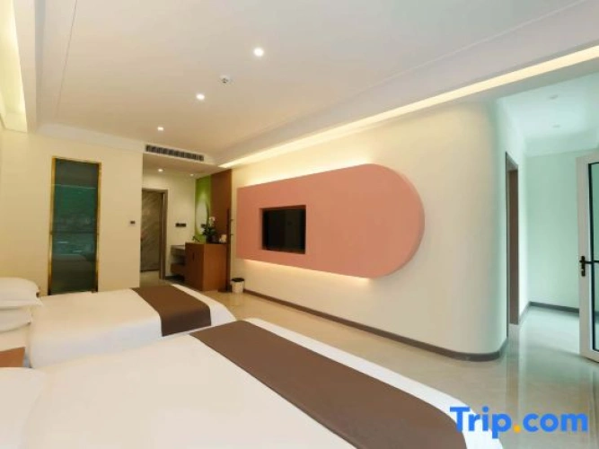 2 Bedrooms Suite with balcony and with view