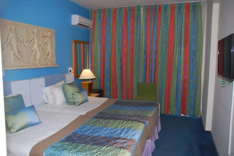 The Caravel Hotel