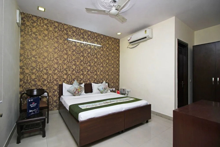 OYO Flagship 5383 Hotel Under Bridge Inn