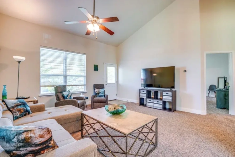 4 Bedrooms Cottage