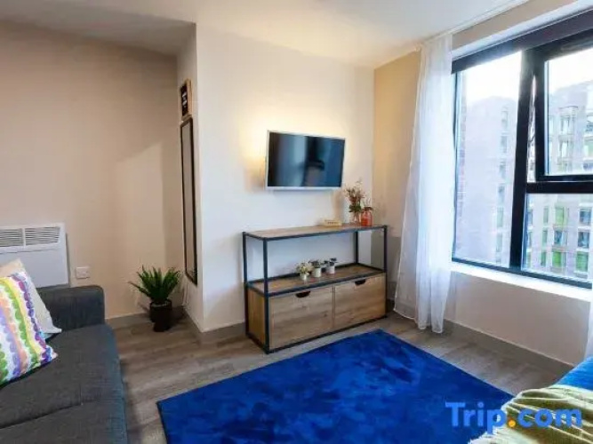 Modern Liverpool Flat | Contractors & Work Trips %
