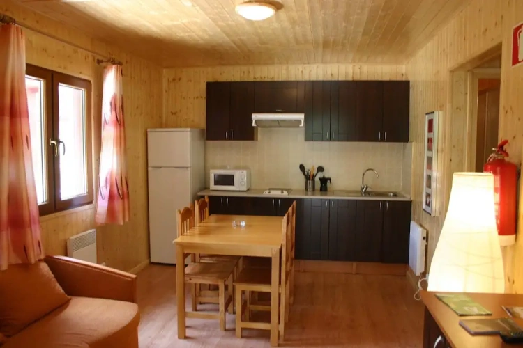 2 Bedrooms Bungalow