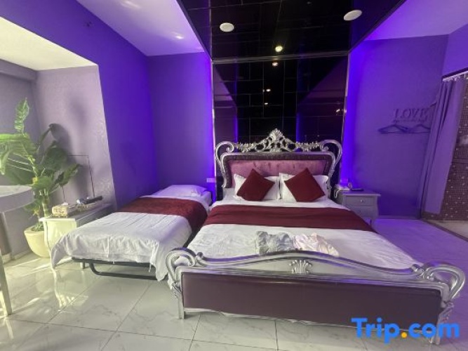 Business Twin Family room