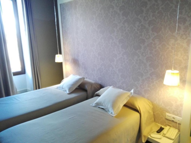 Standard Twin room with view