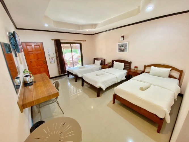 Standard Triple room