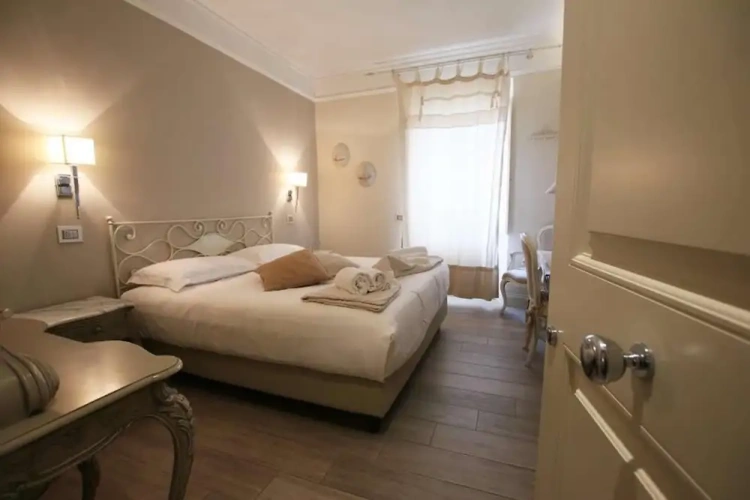 Classic Double room with partial sea view