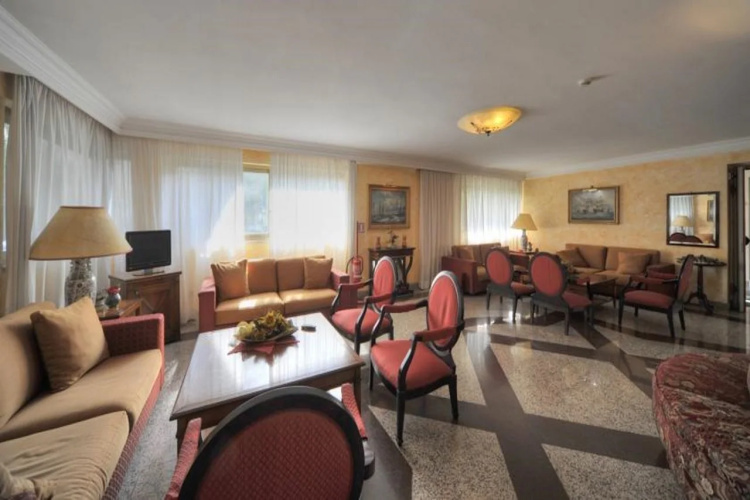 Aurora Garden Hotel