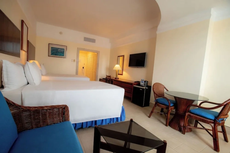 Standard Quadruple room with city view