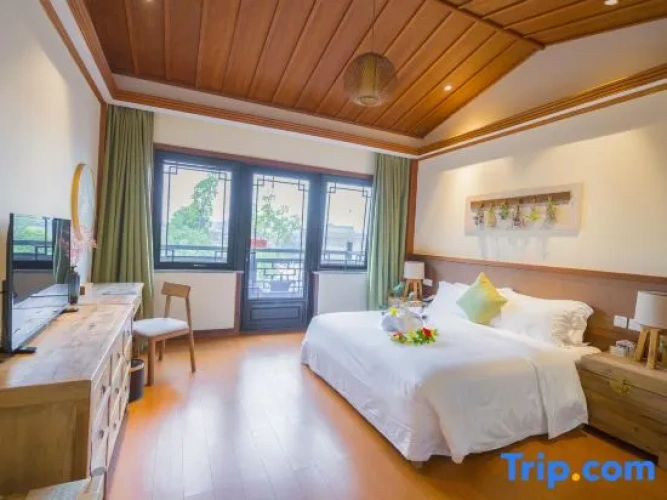 Standard Double room with lake view